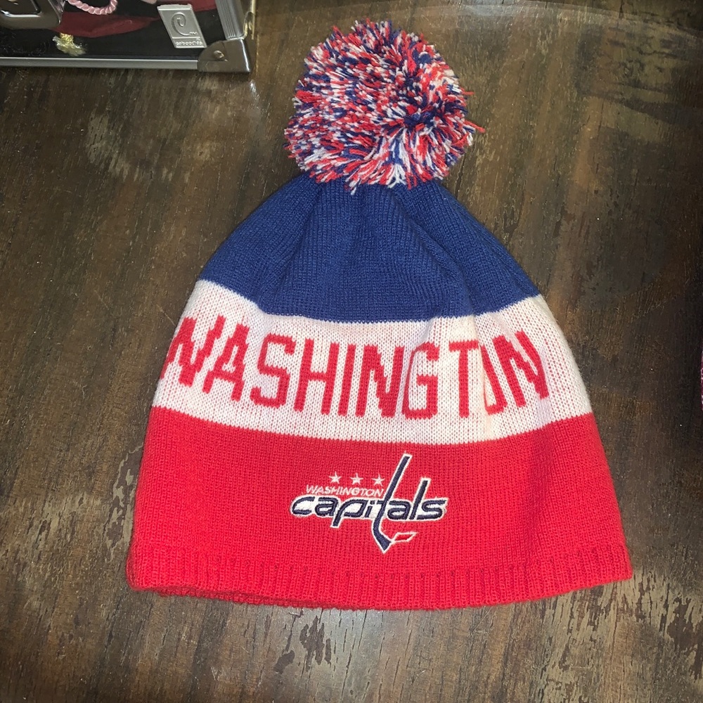Washington capitals hockey hat / knit beanie